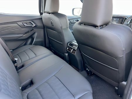2026-Isuzu-D-Max-30-DDI-V-Cross-4x4-Auto-Double-Cab_22