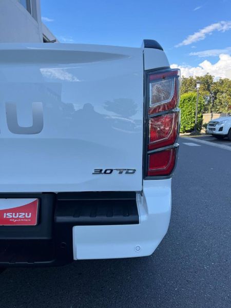 2026-Isuzu-D-Max-30-DDI-V-Cross-4x4-Auto-Double-Cab_5