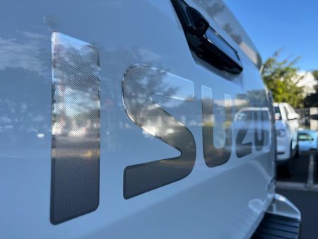 2026-Isuzu-D-Max-30-DDI-V-Cross-4x4-Auto-Double-Cab_7