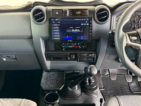 2021-Toyota-Land-Cruiser-79-40-Double-Cab_16