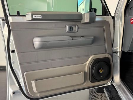 2021-Toyota-Land-Cruiser-79-40-Double-Cab_17