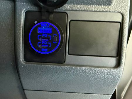 2021-Toyota-Land-Cruiser-79-40-Double-Cab_21