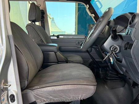 2021-Toyota-Land-Cruiser-79-40-Double-Cab_26