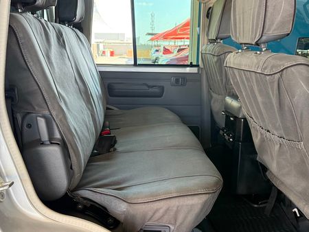 2021-Toyota-Land-Cruiser-79-40-Double-Cab_27