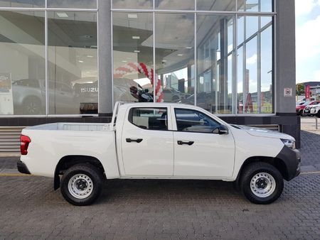 2026-Peugeot-Landtrek-19D-Professional-Double-Cab_2
