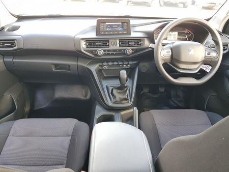 2026-Peugeot-Landtrek-19D-Professional-Double-Cab_6