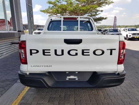 2026-Peugeot-Landtrek-19D-Professional-Double-Cab_4