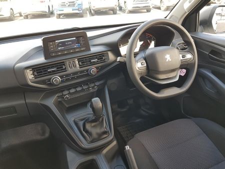 2026-Peugeot-Landtrek-19D-Professional-Double-Cab_8