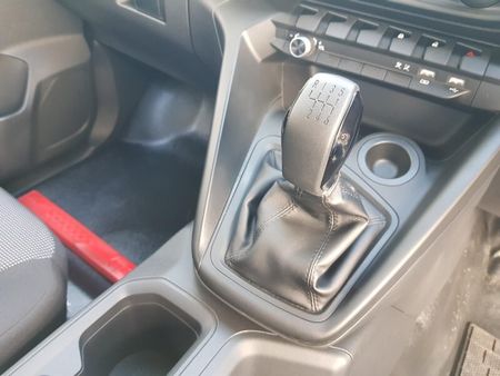 2026-Peugeot-Landtrek-19D-Professional-Double-Cab_10