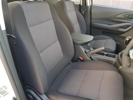2026-Peugeot-Landtrek-19D-Professional-Double-Cab_13