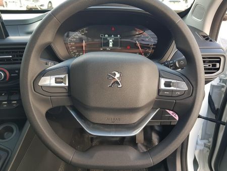 2026-Peugeot-Landtrek-19D-Professional-Double-Cab_14
