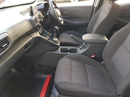 2026-Peugeot-Landtrek-19D-Professional-Double-Cab_7