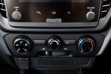 2026-Isuzu-D-Max-19-DDI-HR-L-Single-Cab_18