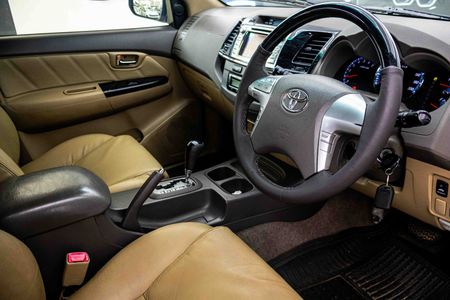 2012-Toyota-Fortuner-40-V6-Heritage-Raised-Body-Auto_11