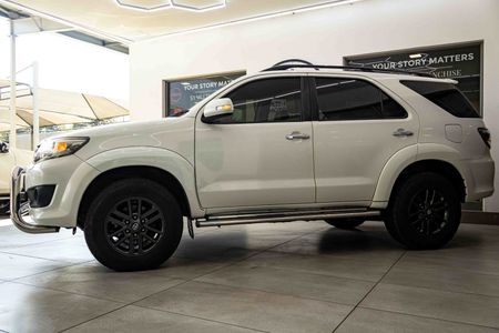 2012-Toyota-Fortuner-40-V6-Heritage-Raised-Body-Auto_4