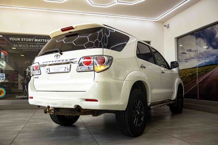 2012-Toyota-Fortuner-40-V6-Heritage-Raised-Body-Auto_5
