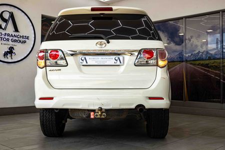 2012-Toyota-Fortuner-40-V6-Heritage-Raised-Body-Auto_6