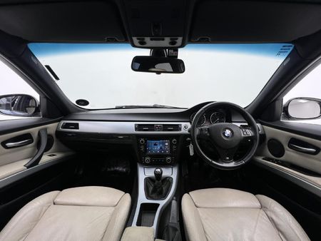 2010-BMW-3-Series-320i-Dynamic-Edition_10
