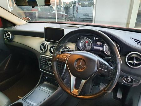2014-Mercedes-Benz-GLA-200-CDI-Auto_9