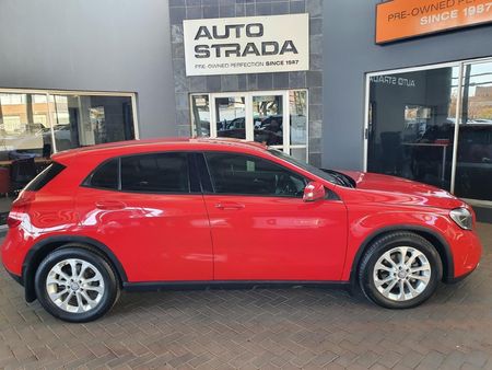 2014-Mercedes-Benz-GLA-200-CDI-Auto_1