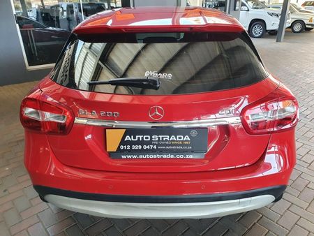 2014-Mercedes-Benz-GLA-200-CDI-Auto_3