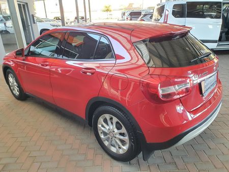 2014-Mercedes-Benz-GLA-200-CDI-Auto_4