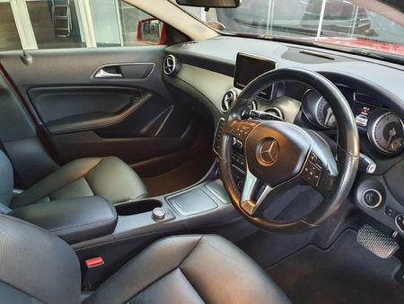 2014-Mercedes-Benz-GLA-200-CDI-Auto_7