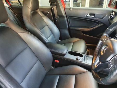 2014-Mercedes-Benz-GLA-200-CDI-Auto_8