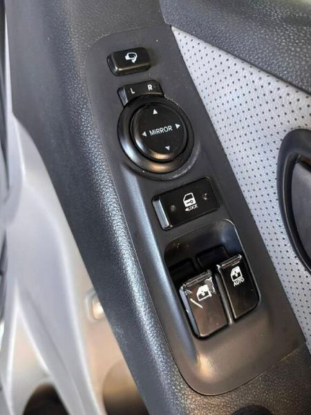 2016-Hyundai-H-1-25-CRDi-Elite-Auto_16