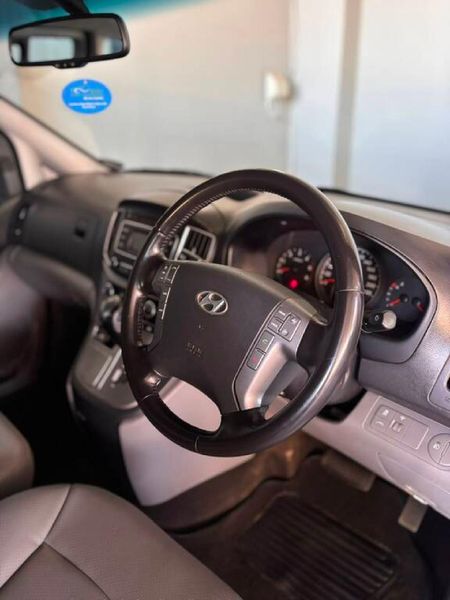 2016-Hyundai-H-1-25-CRDi-Elite-Auto_17