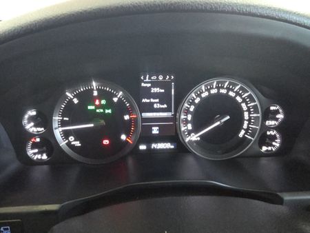 2020-Toyota-Land-Cruiser-200-LC200-45D-V8-VX-R-Black_9