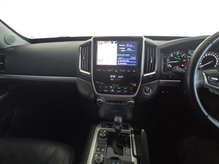 2020-Toyota-Land-Cruiser-200-LC200-45D-V8-VX-R-Black_13