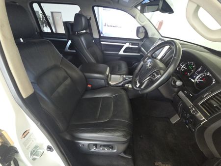 2020-Toyota-Land-Cruiser-200-LC200-45D-V8-VX-R-Black_15