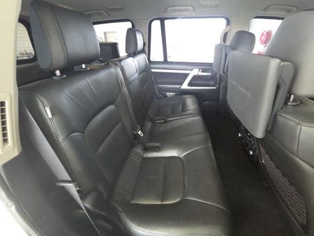 2020-Toyota-Land-Cruiser-200-LC200-45D-V8-VX-R-Black_16