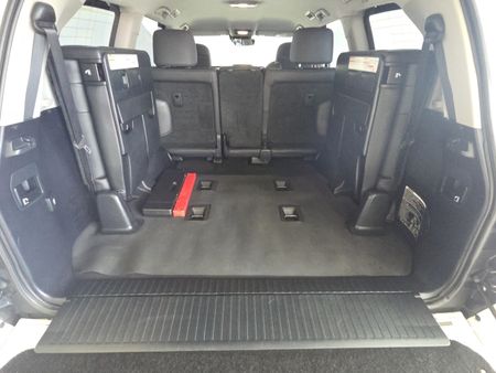 2020-Toyota-Land-Cruiser-200-LC200-45D-V8-VX-R-Black_18