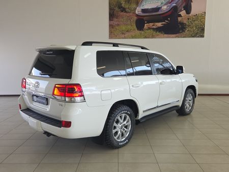 2020-Toyota-Land-Cruiser-200-LC200-45D-V8-VX-R-Black_21