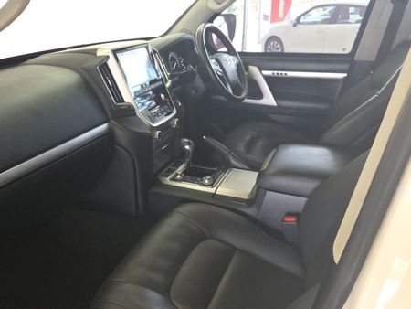 2020-Toyota-Land-Cruiser-200-LC200-45D-V8-VX-R-Black_5