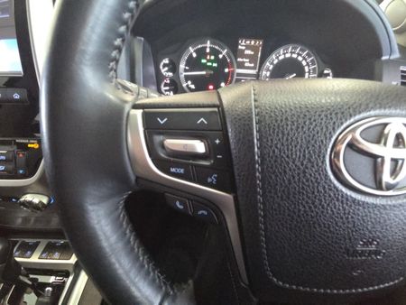 2020-Toyota-Land-Cruiser-200-LC200-45D-V8-VX-R-Black_7