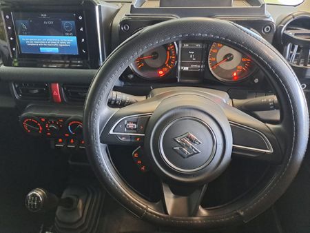 2025-Suzuki-Jimny-15-GL_16