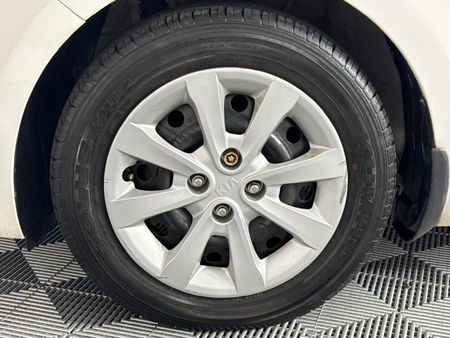 2015-Kia-Rio-12-5-dr_4