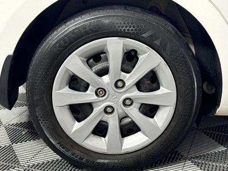 2015-Kia-Rio-12-5-dr_7