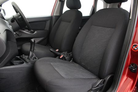 2014-Ford-Figo-14-Ambiente_7
