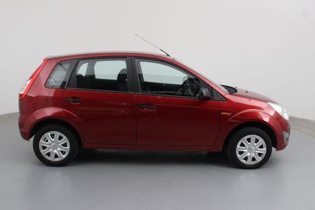 2014-Ford-Figo-14-Ambiente_8
