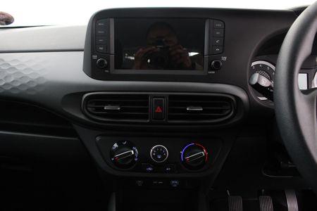 2024-Hyundai-Grand-i10-10-Motion_3