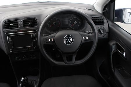 2024-Volkswagen-Polo-Vivo-14-Comfortline-5-dr_5