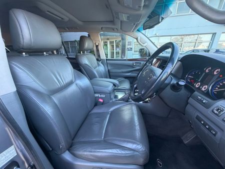 2010-Lexus-LX-570_15