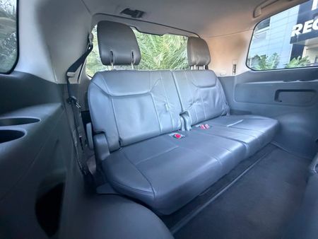 2010-Lexus-LX-570_23