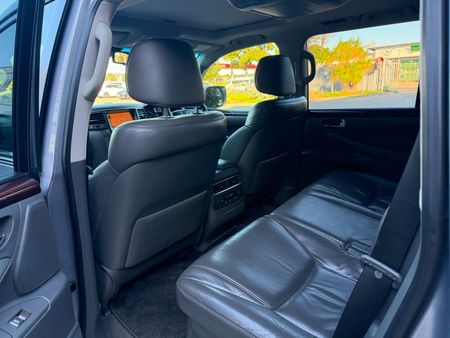2010-Lexus-LX-570_24