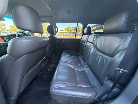 2010-Lexus-LX-570_26