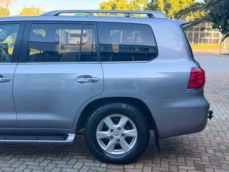 2010-Lexus-LX-570_5